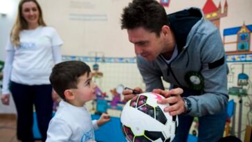 Gera Zoltán - Fradista "Őrzőket" avatott a Tűzoltó utcai Gyermekklinika