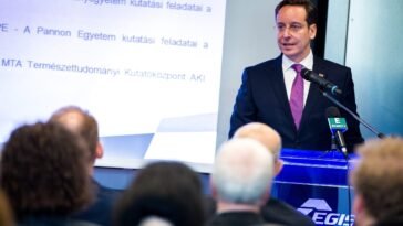 Az EGIS Gyógyszergyár Zrt. GINOP-pályázaton nyert támogatással fejleszt a jövőben galenikus készítményeket, melyek előállítására innovatív gyártóüzem épül a vállalat körmendi telephelyén. Erről tartott sajtótájékoztatót Hodász István vezérigazgató és Rákossy Balázs európai uniós források felhasználásáért felelős államtitkár.