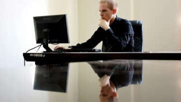Ha a számítógép alkatrészei emberi testrészek lennének