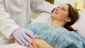 Uniós politikusok felemás zoknival hívják fel a figyelmet a Down-kórra