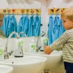 Apró kezekben az egészség: óvodai program a helyes kézmosásért 14 Az emberek 95%- a nem tud helyesen kezet mosni. A Kézmosás Világnapja alkalmából elindult az Apró kezekben az egészség óvodai edukációs program