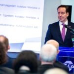 Az EGIS Gyógyszergyár Zrt. GINOP-pályázaton nyert támogatással fejleszt a jövőben galenikus készítményeket, melyek előállítására innovatív gyártóüzem épül a vállalat körmendi telephelyén. Erről tartott sajtótájékoztatót Hodász István vezérigazgató és Rákossy Balázs európai uniós források felhasználásáért felelős államtitkár.