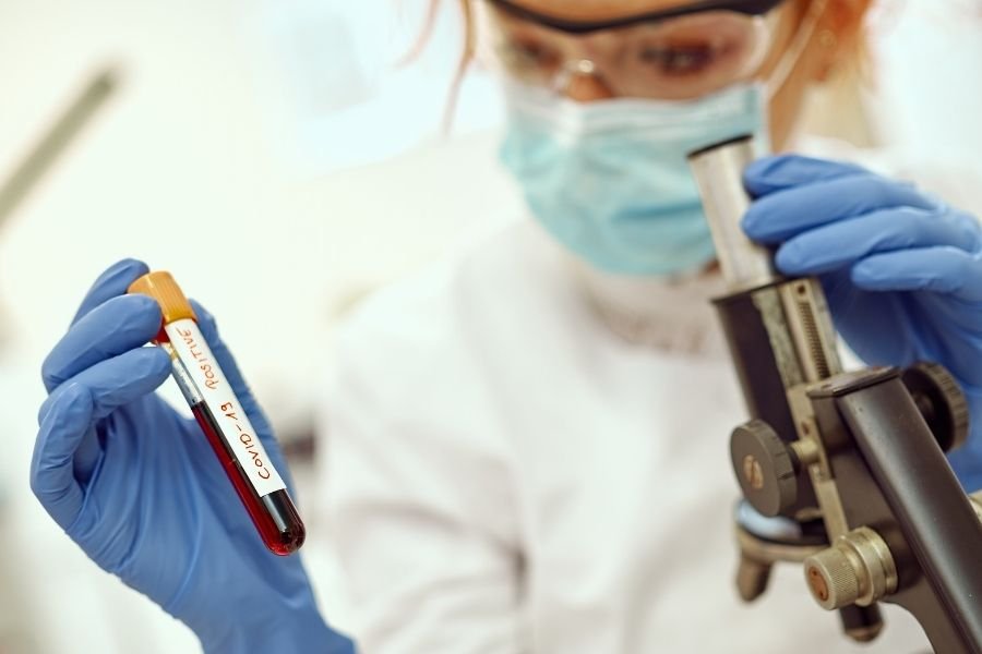 Az egészséges ember szíve is károsodhat COVID-19 kapcsán