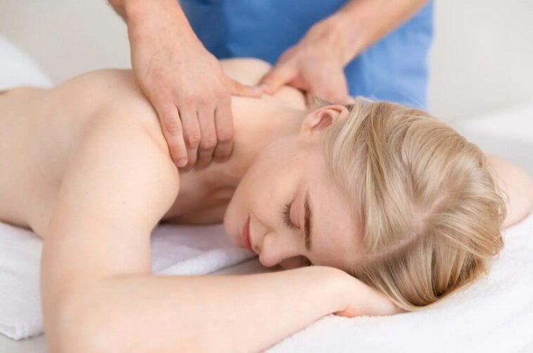 A masszázs remek módja a feszültség oldásának és az izmok ellazításának